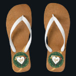 Chinelos Imagem de Couro do 3º Aniversário do Casamento<br><div class="desc">À procura da direita,  flipflops do 3º aniversário honrando seu aniversário?! Eu os desenhei com "ousadia" em mente e a imagem tradicional de jade e couro junto com seu texto de medalhão e meus corações de rico fazem um design real e adequado para seu dia especial!</div>