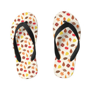 Chinelos Infantis Autumn Falls Folhas em um Fundo de Creme