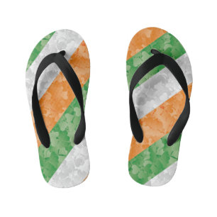 Chinelos Infantis Bandeira da Irlanda com um padrão de pântanos