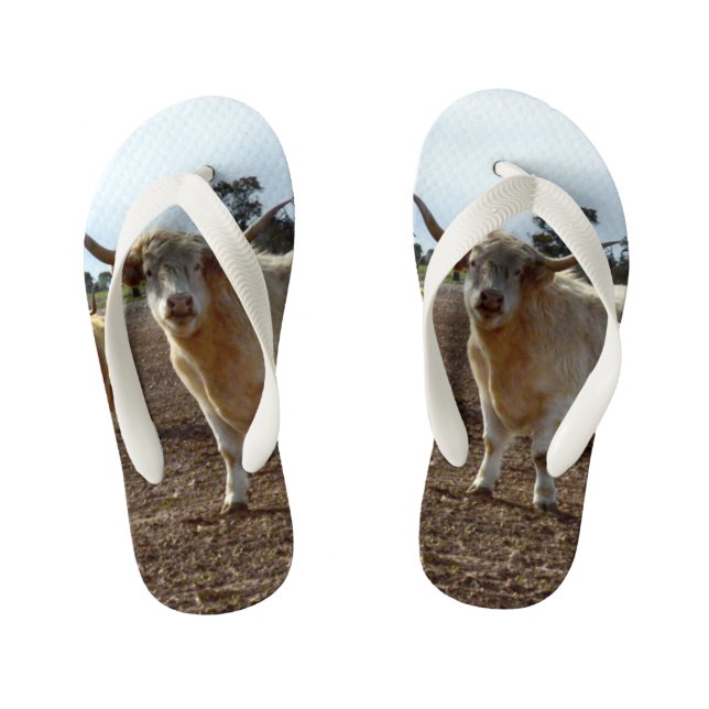 Chinelos Infantis Bovinos no Alvo: Vacas Highland Trilham Heist (Pé da cama)