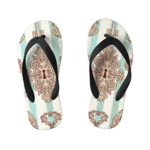 Chinelos Infantis Chaves de safra, fechaduras: padrão à mão livre.