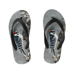 Chinelos Infantis Downy Woodpecker em Neve - Foto Original