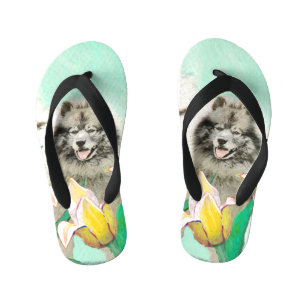 Chinelos Infantis Keeshond em Tulips pintando uma linda arte canina