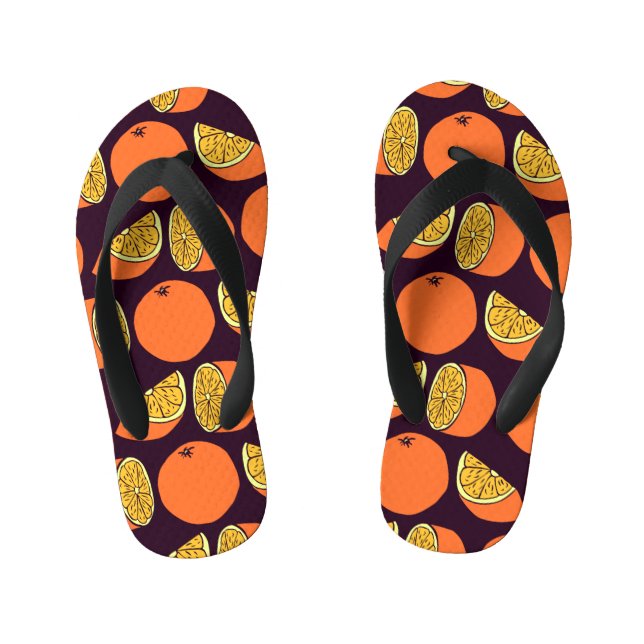 Chinelos Infantis Laranjas sem soldadura, textura de safra. (Pé da cama)