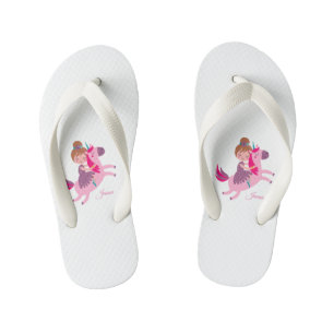 Chinelos Infantis Linda Menina de Cabelos Loiros Montando um Unicórn