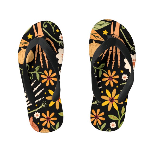 Chinelos Infantis Ossos de Halloween, padrão floral uniforme. (Pé da cama)