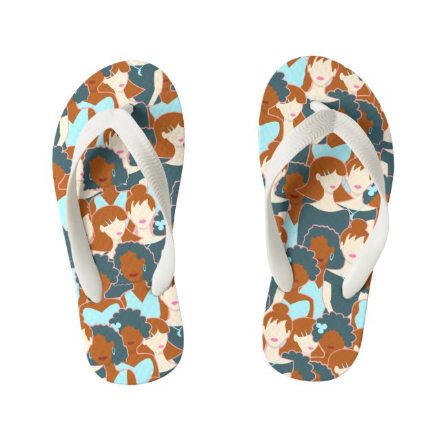 Chinelos Infantis Padrão sem costura com garotas negras e brancas (Pé da cama)