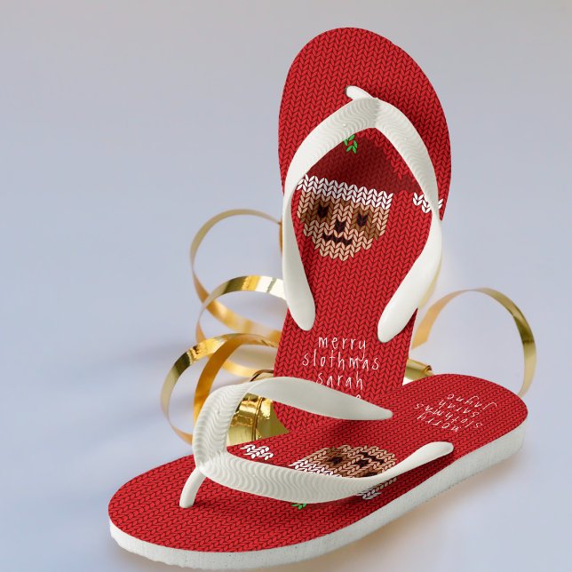 Chinelos Infantis Papais noeis vermelhos bonitos Personalizam Férias (Merry Slothmas to you and yours! Cute flip flops great for Christmas in July and the one in December)