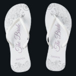 Chinelos Lace de prata e Lavanda, o casamento noivo<br><div class="desc">Dance a noite fora com essas belas chinelos de casamento. Projetados para a noiva, eles apresentam um design simples, mas elegante, com letras roxas ou lavandas empoeiradas em fundo branco, e ricos de cor prateada, coalhadas e espirais. Uma bela maneira de se manter rico e apropriado enquanto dá uma pausa...</div>