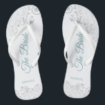 Chinelos Lace e Teal de Prata em Branco O Casamento da Noiv<br><div class="desc">Dance a noite fora com essas belas chinelos de casamento. Projetados para a noiva, eles apresentam um simples mas elegante design com letras coloridas de cor lacre ou turquesa sobre fundo branco e ricos de cinza prateada e espirais. Uma bela maneira de se manter rico e apropriado enquanto dá uma...</div>