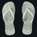 Chinelos Lugar Branco em Sage Green O Casamento Elegante No<br><div class="desc">Dance a noite fora com essas belas chinelos de casamento. Projetados para a noiva, eles apresentam um design simples, mas elegante, com letras de rico em um fundo verde sábio e curvas de rendas brancas e espirais. Uma bela maneira de se manter rico e apropriado enquanto dá uma pausa nos...</div>