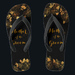 Chinelos Mãe da Folhagem Dourada e Preta de Luxo<br><div class="desc">Esta maravilhosa Mãe dos chinelos de folhagem preto e dourado do noivo ostenta uma luxuosa paleta preta e dourada, com um impressionante padrão floral de ouro e uma tipografia moderna contra fundo negro, exuando elegância e sofisticação. É um belo presente para a sua festa noiva. Exibir a coleção nesta página...</div>