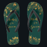 Chinelos Mãe do Groom Emerald Green e Dourada Folhagem<br><div class="desc">Estas maravilhosas Mãe do noivo chinelos de folhagem esmeralda e dourada apresentam padrão de folhagem do ouro e tipografia moderna sobre fundo verde-escuro do eterno. É um belo presente para a sua festa noiva. Exibir a coleção nesta página para localizar itens correspondentes. ♥ Personalize-o com suas informações. INA: Se você...</div>