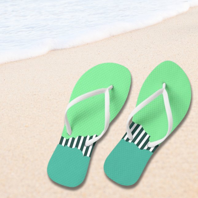 Chinelos Modern Torn Lança Verde (Modern Torn Stripes Green Layered Flip Flops)