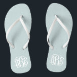 Chinelos Monograma de Script de Pré-Disquete Azul na Nuvem<br><div class="desc">POR FAVOR, ENTRE EM CONTATO COMIGO ANTES DE FAZER PEDIDOS COM SUAS INICIAIS MONOGRAMAS NESTA ORDEM: PRIMEIRO, ÚLTIMO, MÉDIO. Vou personalizar o seu monograma e enviar-lhe por correio eletrônico o link para solicitar. Aguarde até que eu lhe envie o link com seu design personalizado. sandálias de sacudir de pré-disquete, de...</div>