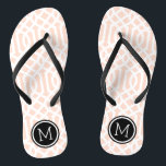Chinelos Monograma do Blush Pink e do Black Trellis<br><div class="desc">sandálias de flutuação de sacudir impressas personalizadas com um padrão de pisca moderno na moda e um monograma personalizado ou outro texto em um quadro circular. Clique em Personalizar para alterar as fontes e cores do texto ou adicionar suas próprias imagens para criar uma única design!</div>