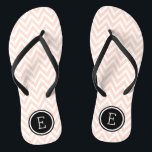 Chinelos Monograma do Cevão Preto e Rosa<br><div class="desc">sandálias de flutuação de sacudir impressas personalizadas com um padrão quevron moderno na moda e um monograma personalizado ou outro texto em um quadro circular. Clique em Personalizar para alterar as fontes e cores do texto ou adicionar suas próprias imagens para criar uma única design!</div>