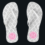 Chinelos Monograma do Quatrefoil de Marrocos, cor-de-rosa<br><div class="desc">sandálias de flutuação de sacudir impressas personalizadas com um padrão quatrefoil marroquino na moda e seu monograma personalizado ou outro texto em um quadro circular. Clique em Personalizar para alterar as fontes e cores do texto ou adicionar suas próprias imagens para criar uma única design!</div>