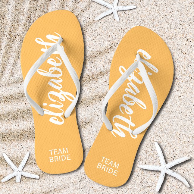 Chinelos Noiva de Equipe Personalizada Laranja e Branco (Personalized Team Bride Melon Light Orange and White Flip Flops)