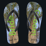 Chinelos Noiva Palm Trees Blue Sky<br><div class="desc">Palmeiras legal com Chinelos Unisex Bonito do céu azul com noiva e noivo escritos em um belo texto verde em ambos os chinelos e Data do Casamento em texto preto. Sinta sua unidade com cada passo que você dá. Deixe o texto em cada flutuação de sacudir como é Bride and...</div>
