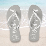 Chinelos Nome do Favor do Casamento Bridesmaid ou Cinza Mon<br><div class="desc">Surpreenda suas madrinhas com esse nome personalizado de na moda ou obrigado de monograma que você/presente de casamento. **A cor de fundo pode ser alterada para corresponder às cores do seu casamento** Basta clicar em personalizá-la e depois no pequeno olho rotor. Adicione o nome ou monograma da sua madrinha para...</div>
