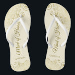Chinelos Ouro de Casamento de Madrinha de casamento de Ivor<br><div class="desc">Estas belas chinelos de casamento são uma maneira excelente de obrigado e reconhecer sua Madrinha de casamento enquanto salva os pés dela ao mesmo tempo. Possui um design elegante com colchetes de rendas de ouro em um fundo de marfim ou creme e cartazes de script coloridas de rico dourado. O...</div>