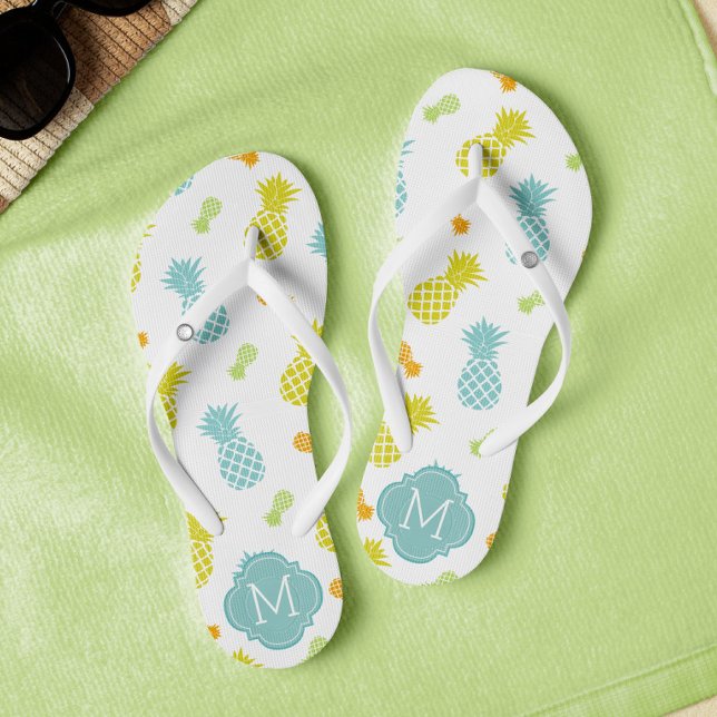Chinelos Padrão de ananás colorido monograma (Criador carregado)