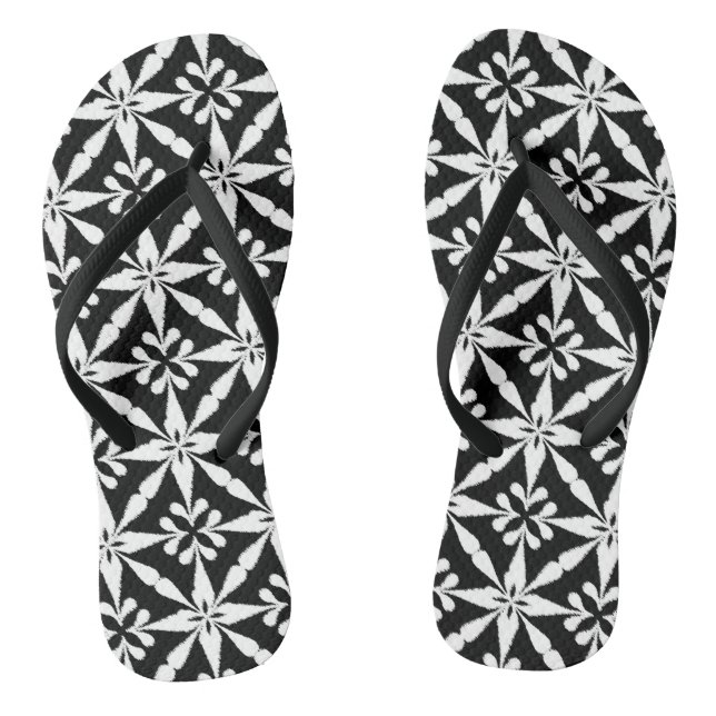 Chinelos Padrão de Estrela Ikat - Preto e Branco (Pé da cama)