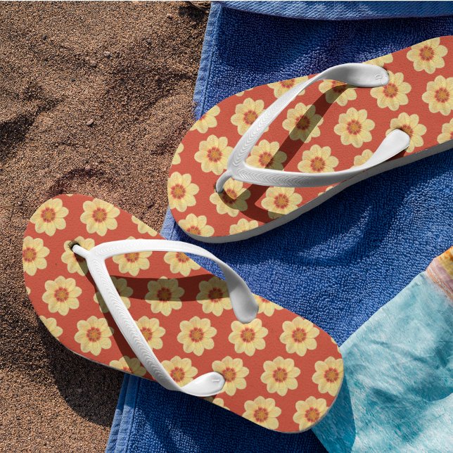 Chinelos Padrão Floral Amarelo Dahlia em Vermelho (In Situ)