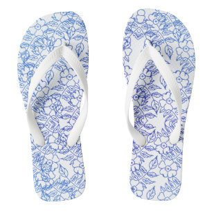 Chinelos padrão floral azul em branco
