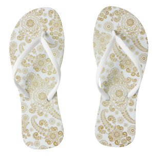 Chinelos Paisley de Luxo Dourado em Fundo Branco