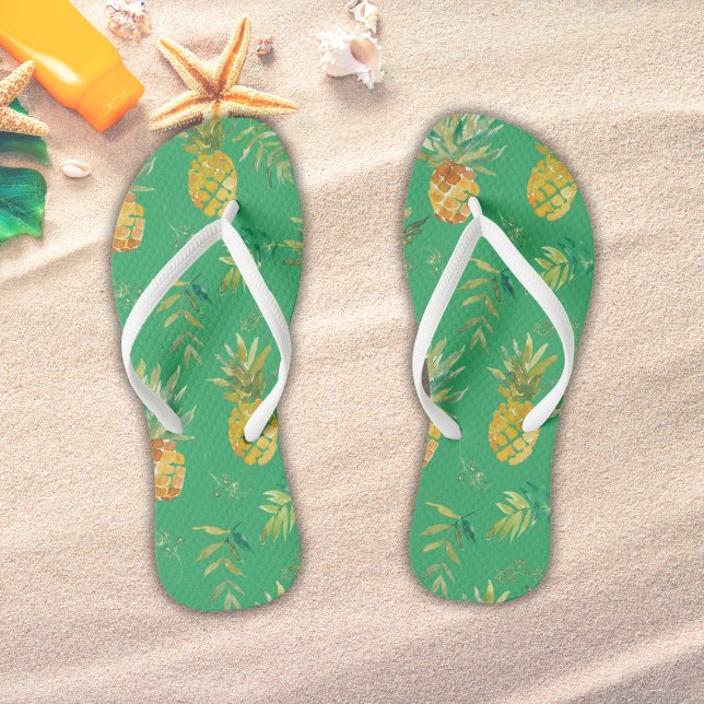 Chinelos Praia de Abacaxi Verde Tropical (Tropical Green Pineapple Beach Flip Flops)