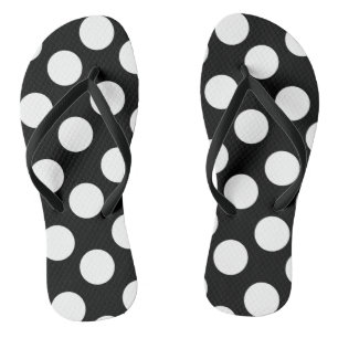 Chinelos preto e branco das bolinhas