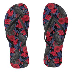 Chinelos Ravens e rosas com folhas azuis escuras