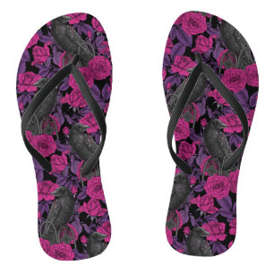 Chinelos Ravens e rosas cor-de-rosa