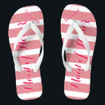 Chinelos Rosa personalizado ou qualquer cor da Madrinha de<br><div class="desc">Padrão de faixas rosa - Altere para qualquer cor clicando em personalizar. E diga o que quiser. Torne estes chinelos do tipo que têm sua mensagem neles. Seja a palestra da praia! damas de honra, festa de solteira, litoral tropical litorânea, praia de cruzeiro oceânico, presentes de festa de casamento, ilha...</div>