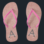 Chinelos Rosa Rosa Rosa Rosa Dourada, Brilhante e Monograma<br><div class="desc">Rosa rosa rosa Dourada e Cinzas de carvão (cinzas) Faux Glitter e Sparkle Girly Beach Wedding Chinelos. Esses Chinelos Dourados de Rosa Rosa Rosa Rosa Girly podem ser personalizados para incluir seu nome inicial e primeiro e são um chá de panela, festa de solteira ou festa de aniversário perfeito na...</div>