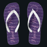 Chinelos Roxo de Madrinha de casamento Personalizado ou Qua<br><div class="desc">Padrão de Stripes Liláticas Roxas e Lavandas - Altere para Qualquer Cor clicando em personalizar. E diga o que quiser. Torne estes chinelos do tipo que têm sua mensagem neles. Seja a palestra da praia! damas de honra, festa de solteira, litoral tropical litorânea, praia de cruzeiro oceânico, presentes de festa...</div>