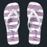 Chinelos Roxo de Madrinha de casamento Personalizado ou Qua<br><div class="desc">Padrão de Stripes Liláticas Roxas e Lavandas - Altere para Qualquer Cor clicando em personalizar. E diga o que quiser. Torne estes chinelos do tipo que têm sua mensagem neles. Seja a fala da praia!</div>
