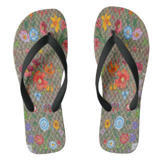 Chinelos sandals with an innovative floral design