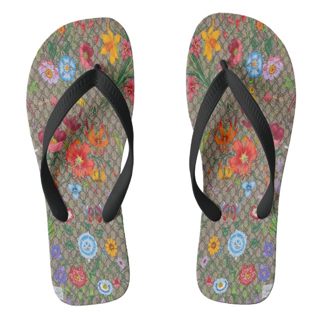 Chinelos sandals with an innovative floral design (Pé da cama)
