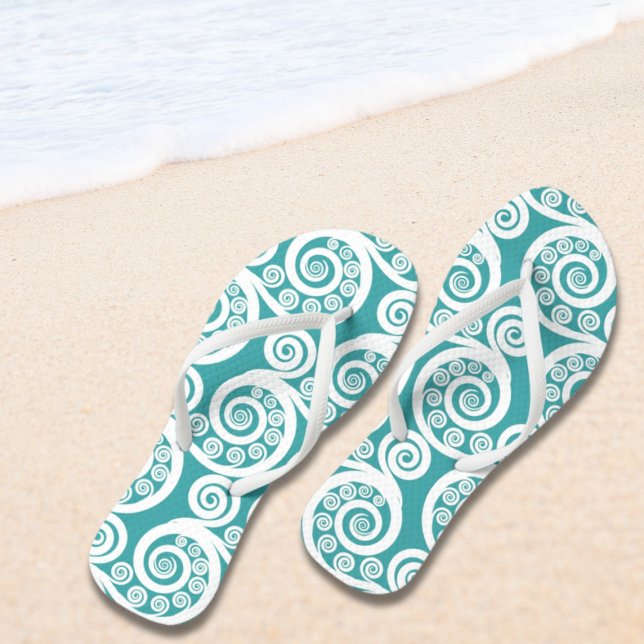 Chinelos Turquesa de Verão, espirais de cera inspirados pel (Summer Turquoise Nature-inspired Curly Swirls Flip Flops)