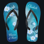 Chinelos Turquoise Blue Floral Pattern Matron of Honor Sacu<br><div class="desc">Este bonito algo azul apresenta flores elegantes de lótus no fundo azul turquesa. Adicione sua redação para fazer facilmente suas próprias belas chinelos de casamento, para adicionar uma dose de na moda de brilho ao dia de seu casamento, festa de solteira ou outra celebração. ♥ Personalize-o com o seu texto...</div>
