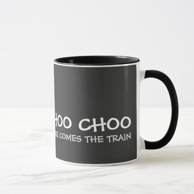 "Choo Choo aqui vem caneca vermelha/preta do trem" (Direita)