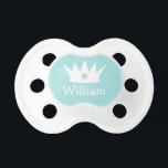 Chupeta Monograma Personalizado do Menino Príncipe Aqua<br><div class="desc">Na moda personalizado pacificador de bebês para seu pequeno príncipe apresenta uma coroa com sotaque de estrela e texto que pode ser personalizado com o primeiro nome do bebê ou outra redação. Faz um presente ou um presente de chá de fraldas excelente para uma nova mãe. Design de cor azul-aqua...</div>