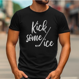 Chute Uns Homens De Camisa De Hóquei No Gelo