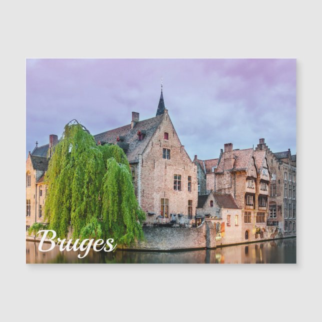 Cidade antiga de Bruges e torre de Belfry (Frente)