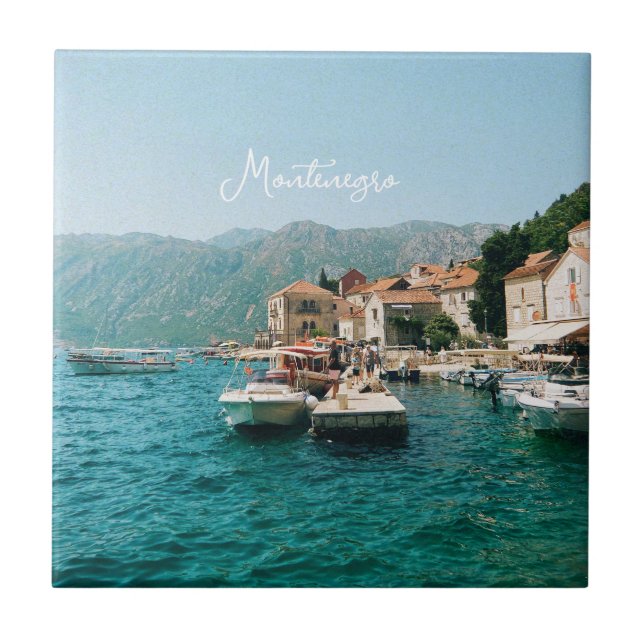 Cidade costeira de Perast, Montenegro (Frente)