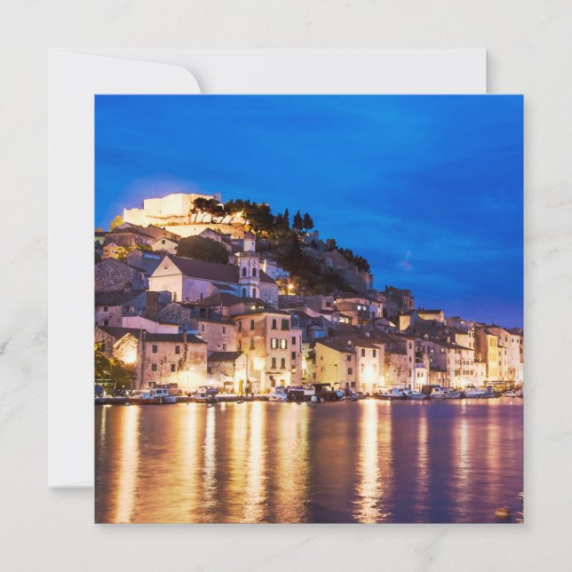 Cidade croata de Sibenik à noite (Frente)