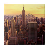 Cidade da skyline de New York com estado do